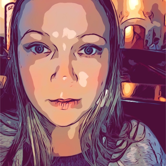 Meet your Posher, Lorie - Picture 1 of 2